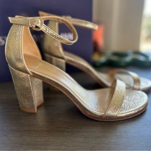 STUART WEITZMAN
NudistCurve metallic leather sandals. Sz 7.5